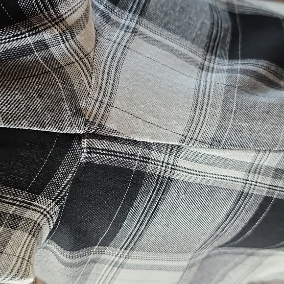 MOD X BLACK & WHITE PLAID LONG SLEEVE PEPLUM TOP - Picture 7 of 11